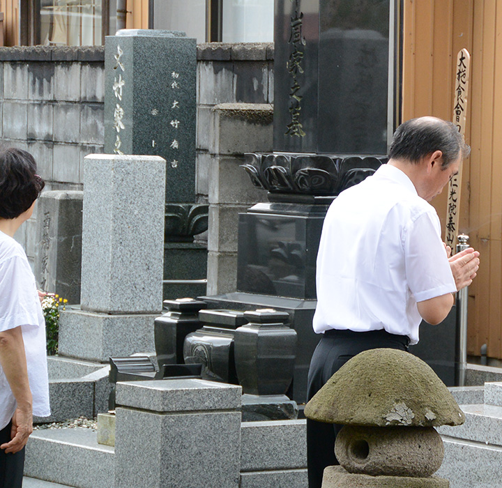 令和元年7月28日、米泉寺本堂において営まれた新盆（盂蘭盆施餓鬼会）法要