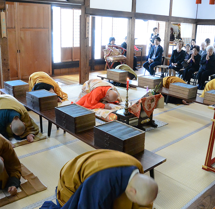 令和元年5月24日、米泉寺本堂において厳修された大般若・施餓鬼法要