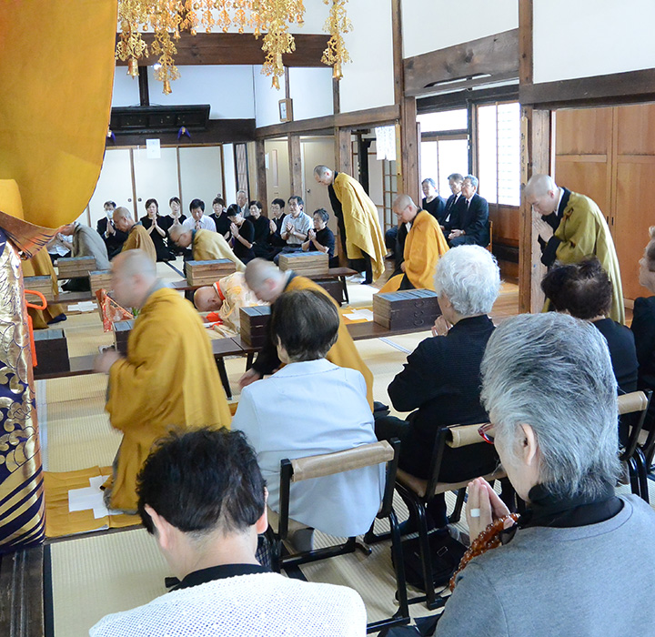 令和元年5月24日、米泉寺本堂において厳修された大般若・施餓鬼法要