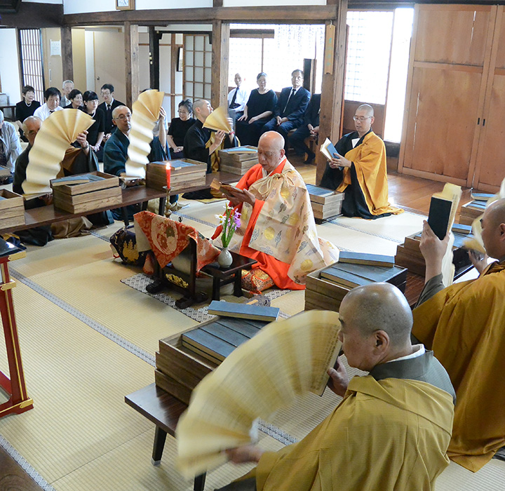 令和元年5月24日、米泉寺本堂において厳修された大般若・施餓鬼法要