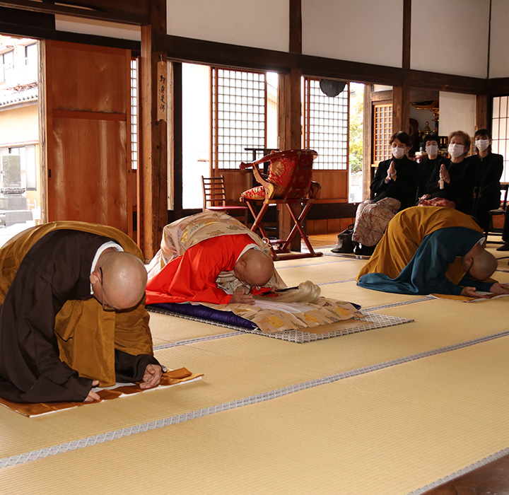 令和2年10月18日、米泉寺本堂において厳修された施餓鬼法要